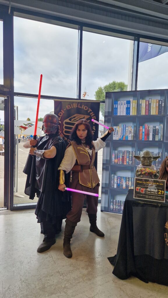 <em>The Acolyte</em>-Cosplay