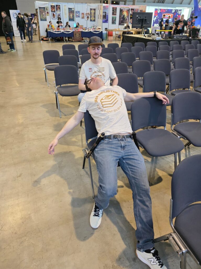 Die Müdigkeit macht einigen am zweiten Con-Tag zu schaffen