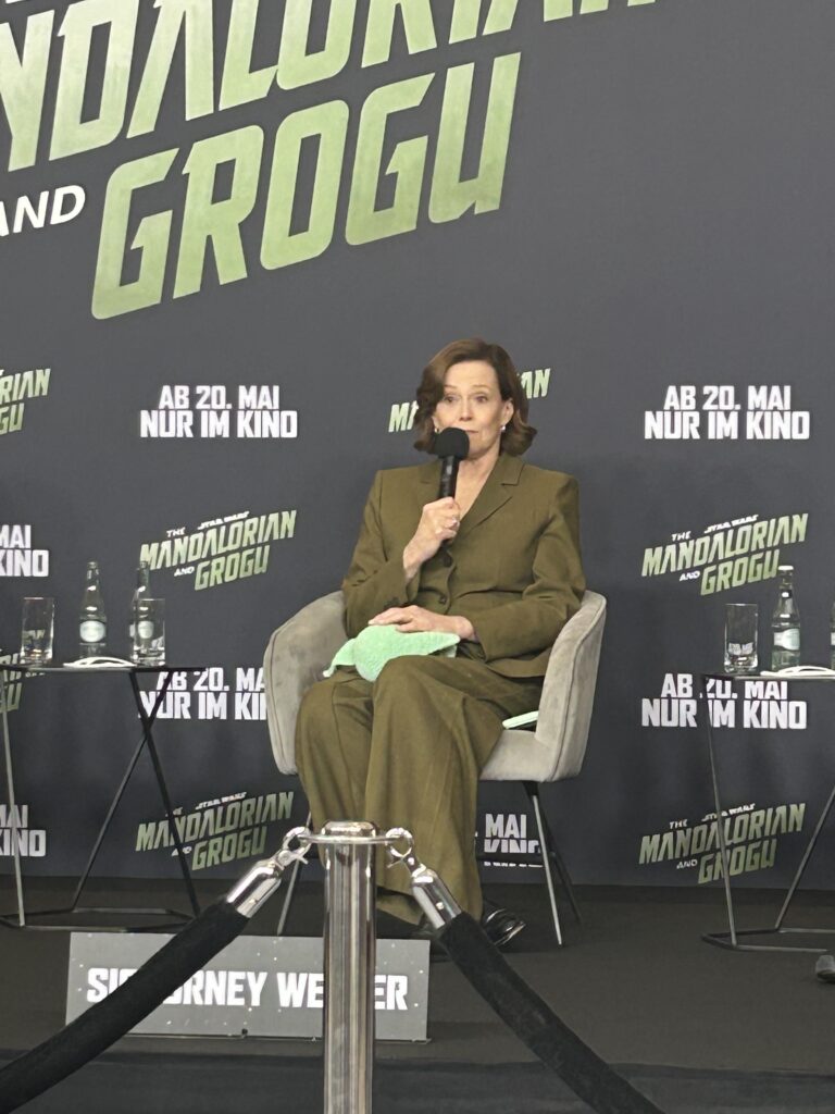 Pressekonferenz Star Wars The Mandalorian and Grogu in Berlin (04.05.2026) (6)