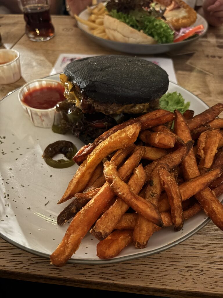 Darth Vader Burger mit Süßkartoffeln